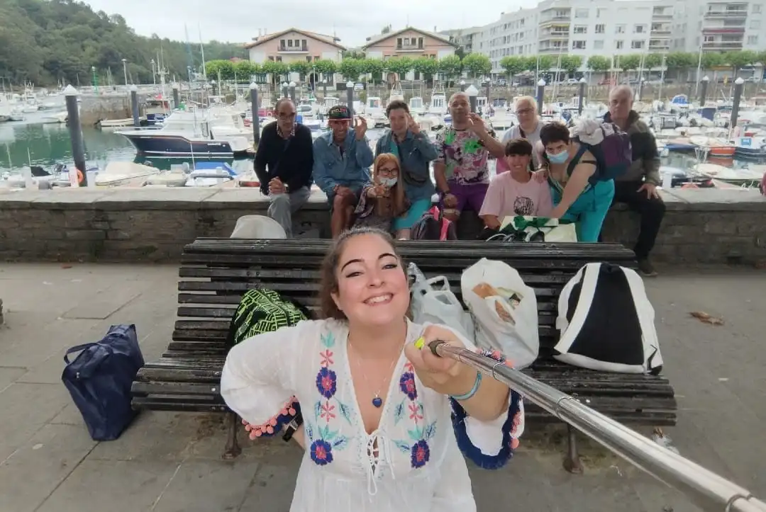 Los usuarios/as de las Viviendas especializadas para adultos tutelados en La Rioja disfrutan de la costa de Cantabria