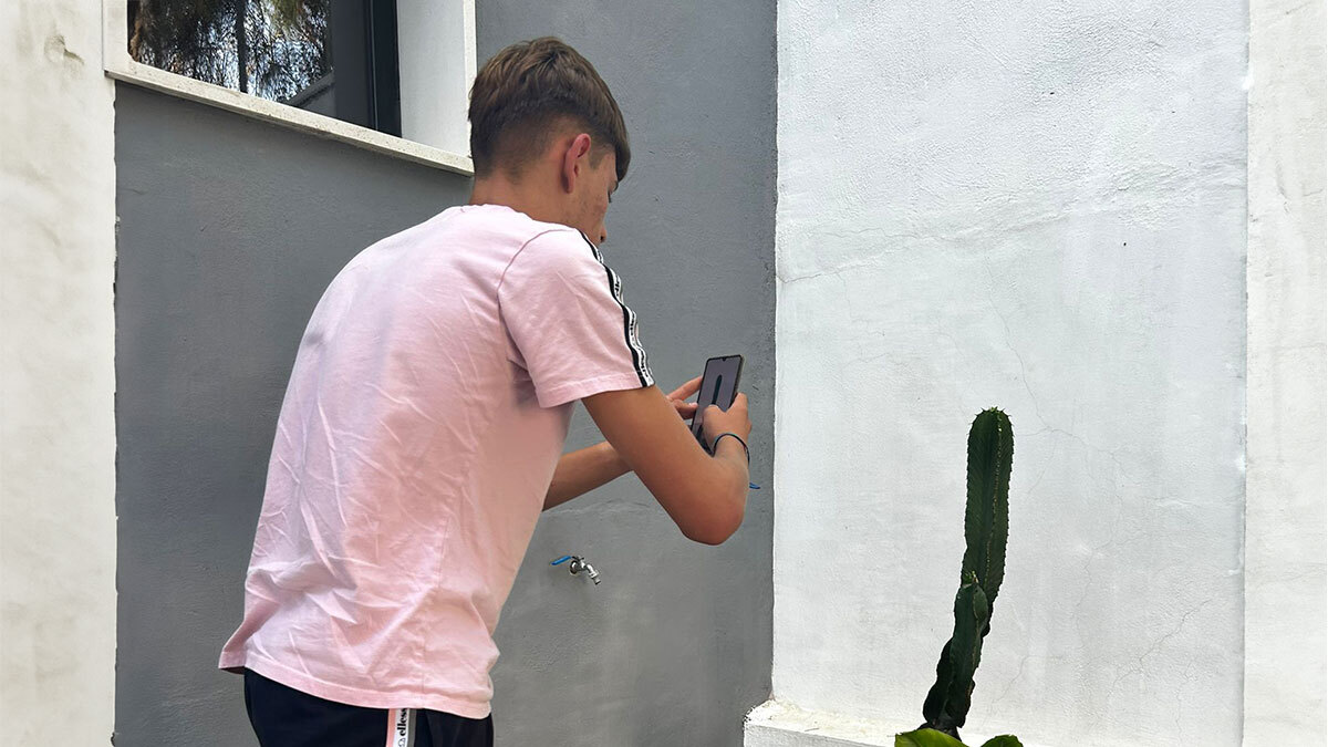 Taller de creatividad fotográfica en la Residencia de Acogida de niños, niñas y adolescentes “Els Estels” de Alicante