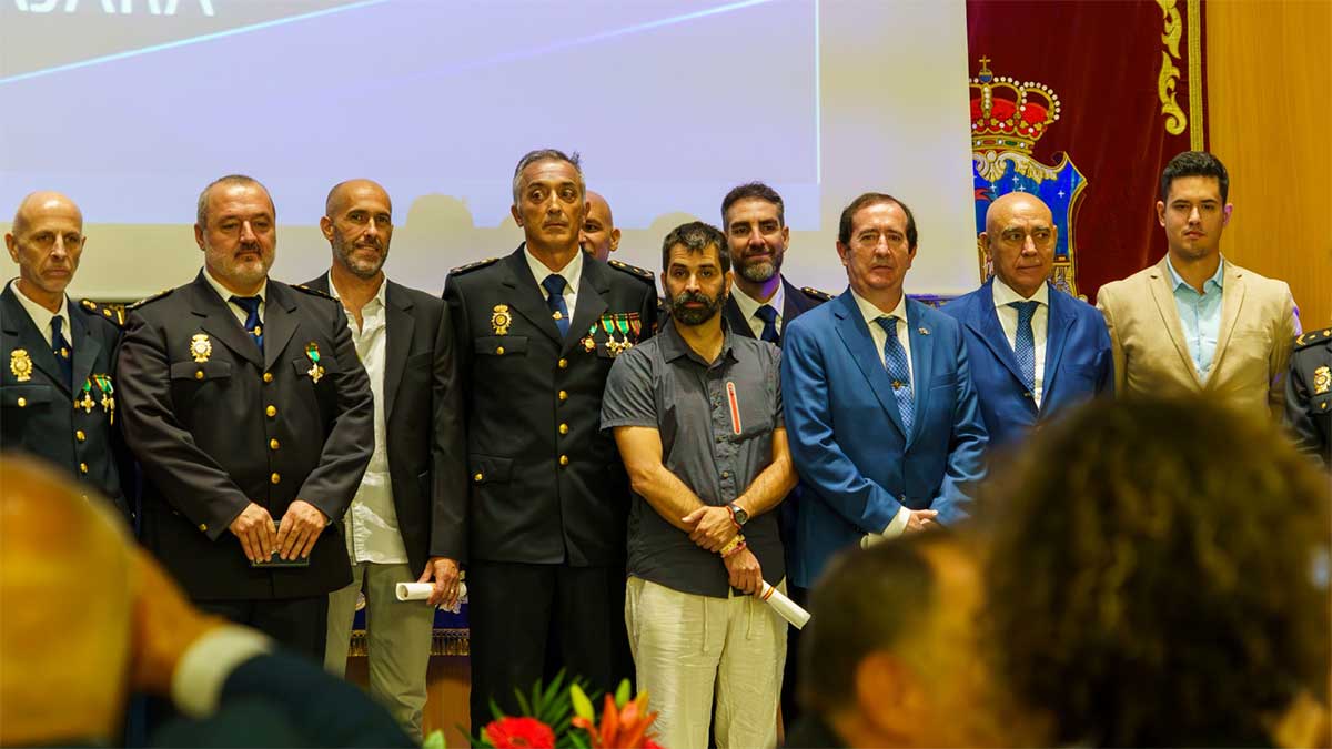 El Centro de Primera Acogida y Valoración «Lázaro», reconocido con una mención de honor por la Policía Nacional de Guadalajara